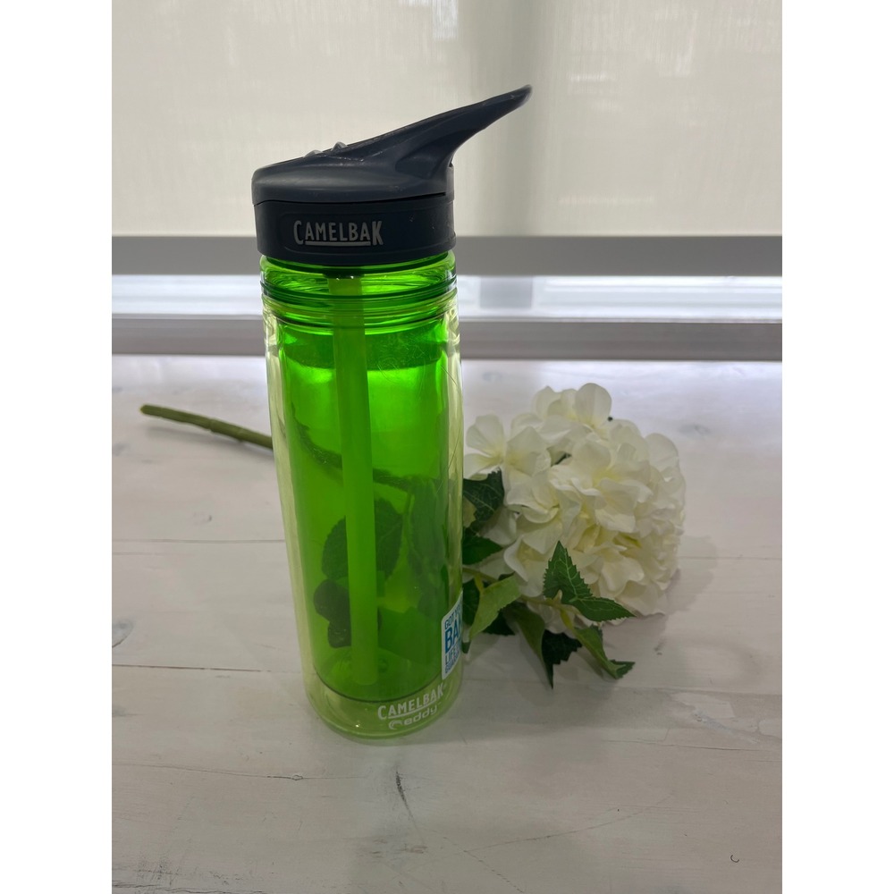 CamelBak Eddy+ 25 oz Green Water Bottle BPA Free Lifetime Guarantee - Picture 2 of 5